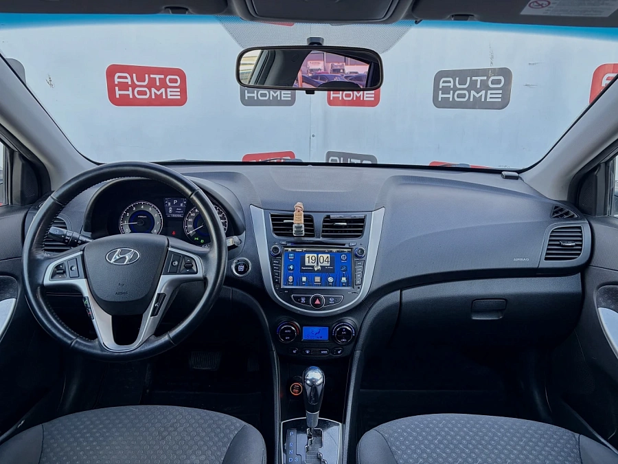Hyundai Solaris, 2012г., передний привод, автомат