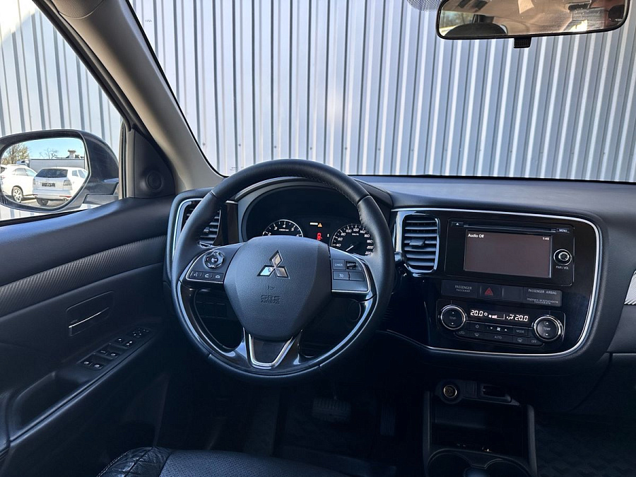 Mitsubishi Outlander, 2015г., полный привод, вариатор