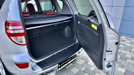 Toyota RAV4, 2011г, полный привод, вариатор