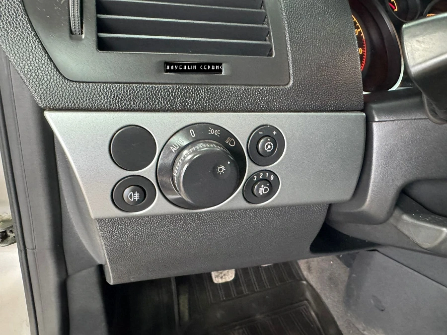 Opel Astra, 2011г., передний привод, механика