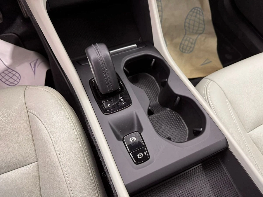 Volvo XC40, 2020г., передний привод, робот
