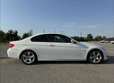 BMW 3 серии, 2011г, задний привод, автомат