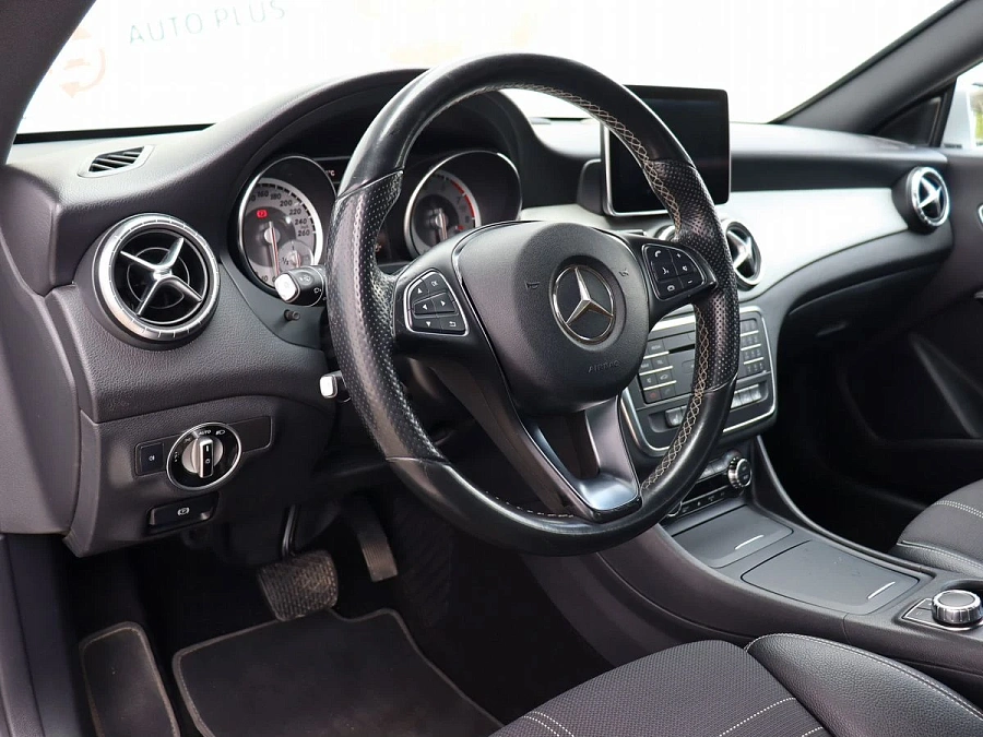 Mercedes-Benz CLA, 2015г., передний привод, робот