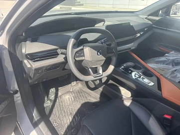 Changan UNI-V, 2022г, передний привод, робот