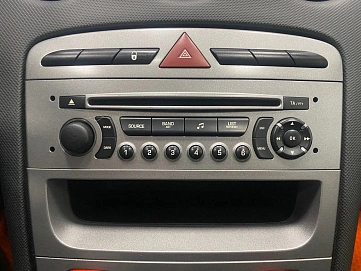 Peugeot 308, 2010г, передний привод, механика