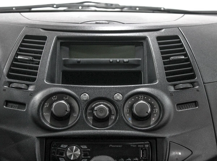 Mitsubishi Grandis, 2006г., полный привод, автомат