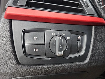 BMW 3 серии, 2012г., задний привод, автомат