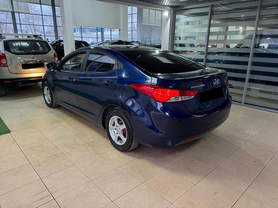 Hyundai Elantra, 2012г., передний привод, автомат