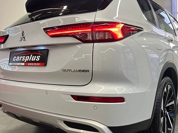 Mitsubishi Outlander, 2023г, передний привод, вариатор