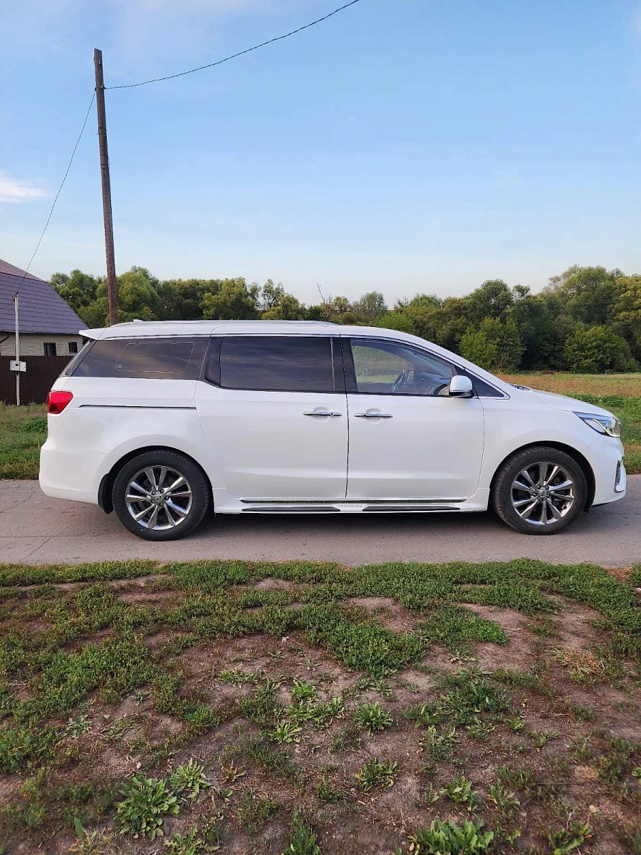 Kia Carnival, 2020г., передний привод, автомат