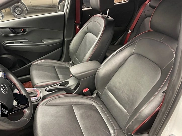 Hyundai Kona, 2018г, передний привод, робот