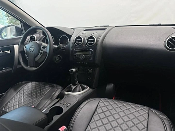 Nissan Qashqai, 2009г, передний привод, механика