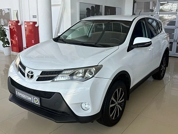 Toyota RAV4, 2015г, полный привод, автомат