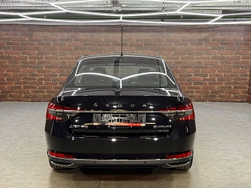 Skoda Superb, 2025г, передний привод, робот