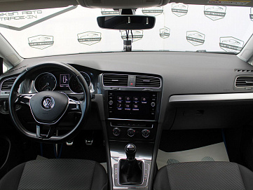 Volkswagen Golf, 2019г, передний привод, механика
