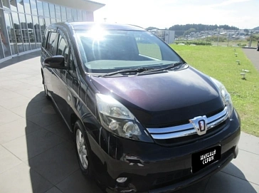 Toyota ISis, 2012г, передний привод, вариатор