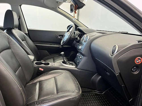 Nissan Qashqai, 2008г, передний привод, механика