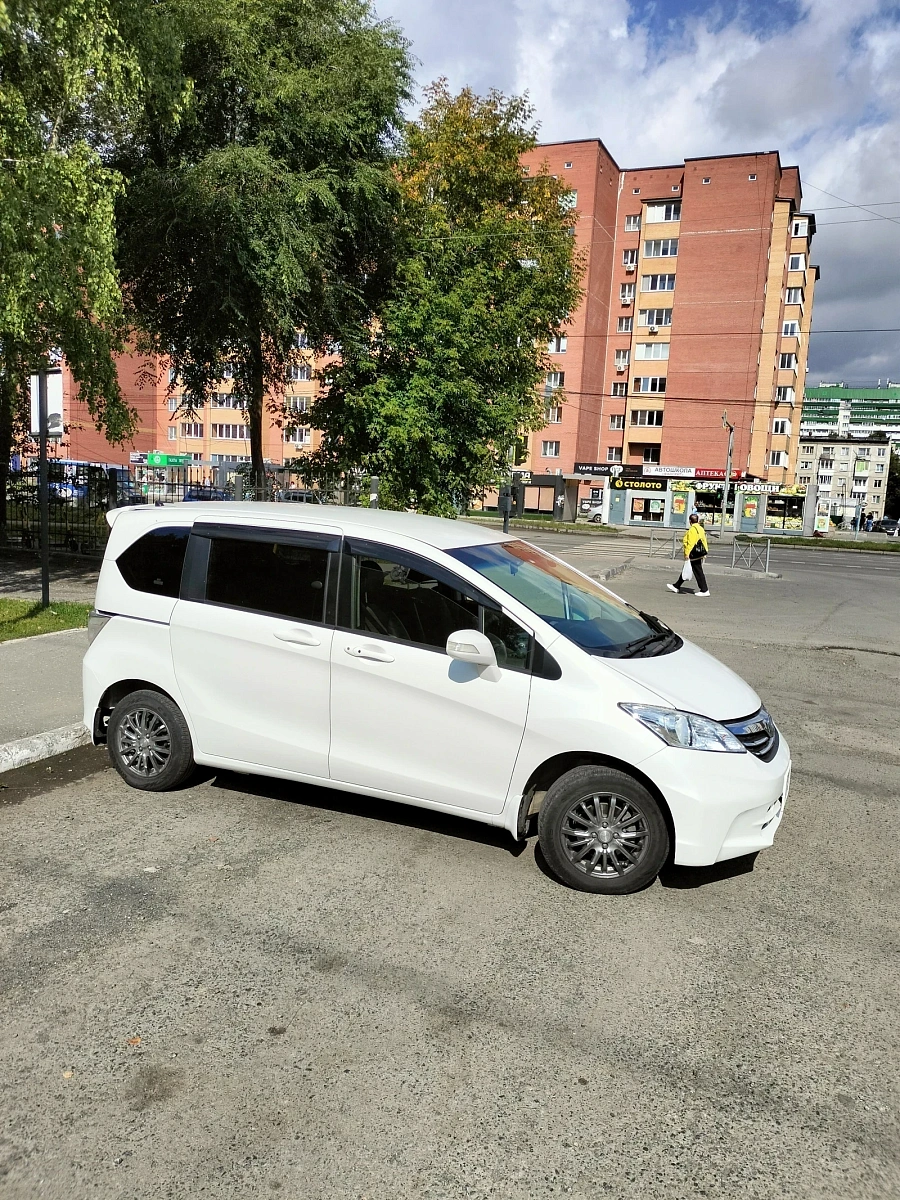 Honda Freed, 2014г., передний привод, вариатор