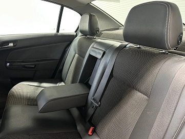 Opel Astra, 2011г, передний привод, механика