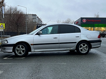 Toyota Avensis, 1999г, передний привод, механика