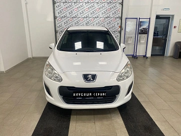 Peugeot 308, 2011г, передний привод, автомат