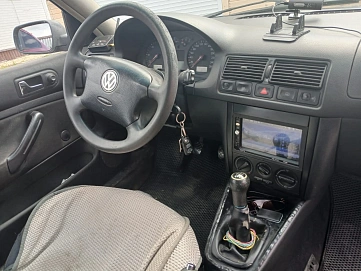 Volkswagen Golf, 1999г, передний привод, механика