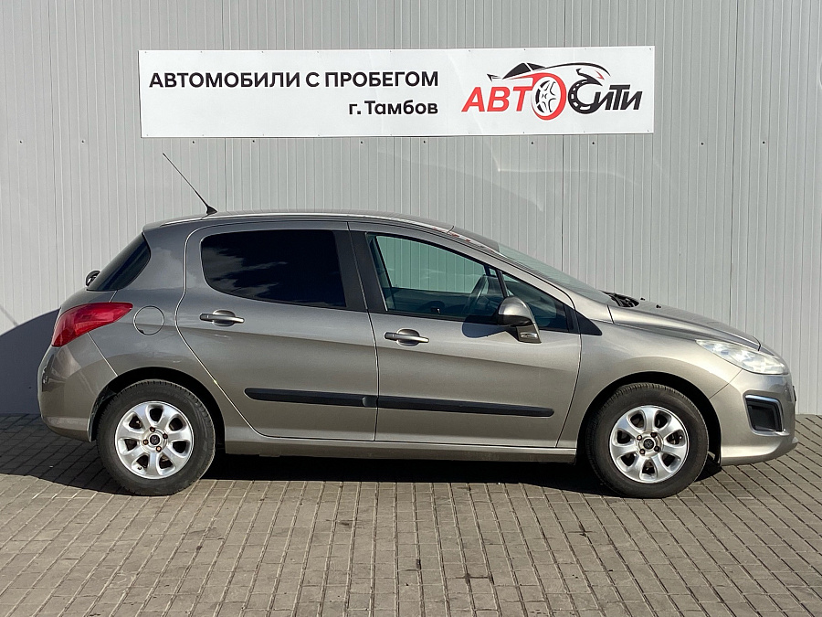 Peugeot 308, 2011г., передний привод, механика