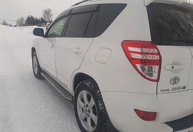 Toyota RAV4, 2010г, полный привод, вариатор