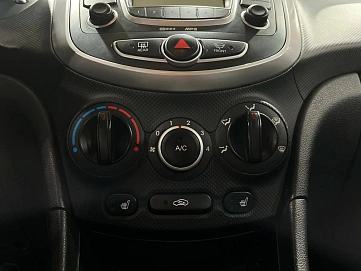 Hyundai Solaris, 2011г, передний привод, автомат