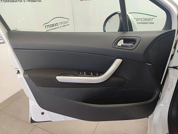 Peugeot 308, 2008г, передний привод, автомат