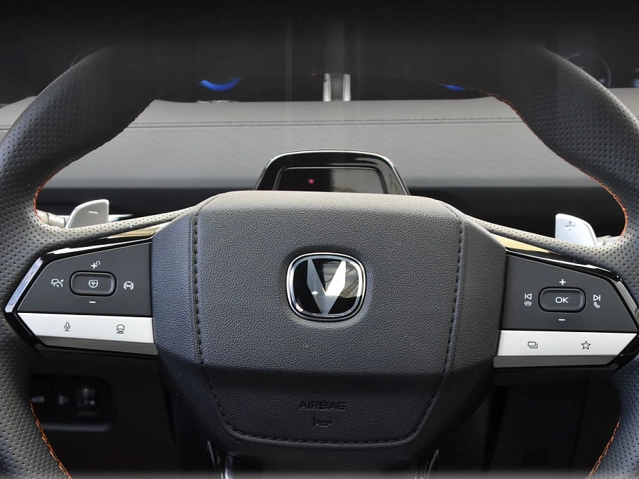 Changan UNI-V, 2024г., передний привод, робот