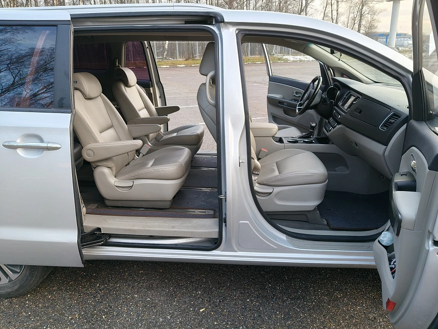 Kia Carnival, 2019г., передний привод, автомат