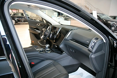 Hongqi HS3, 2025г, передний привод, робот