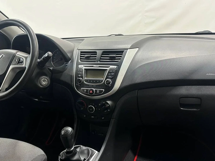 Hyundai Solaris, 2013г., передний привод, механика