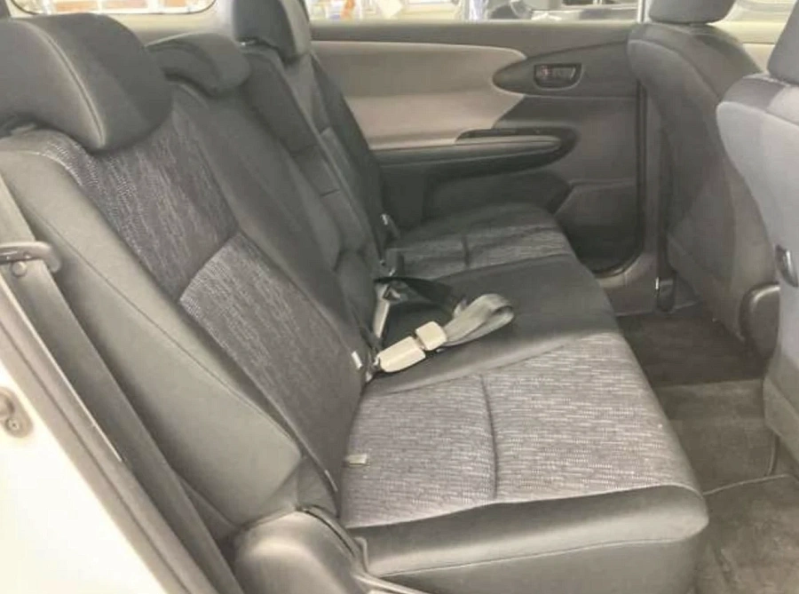 Toyota Wish, 2010г., передний привод, вариатор