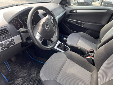 Opel Astra, 2012г, передний привод, механика