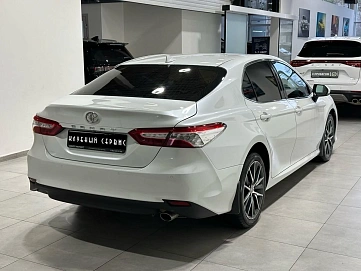 Toyota Camry, 2021г, передний привод, автомат