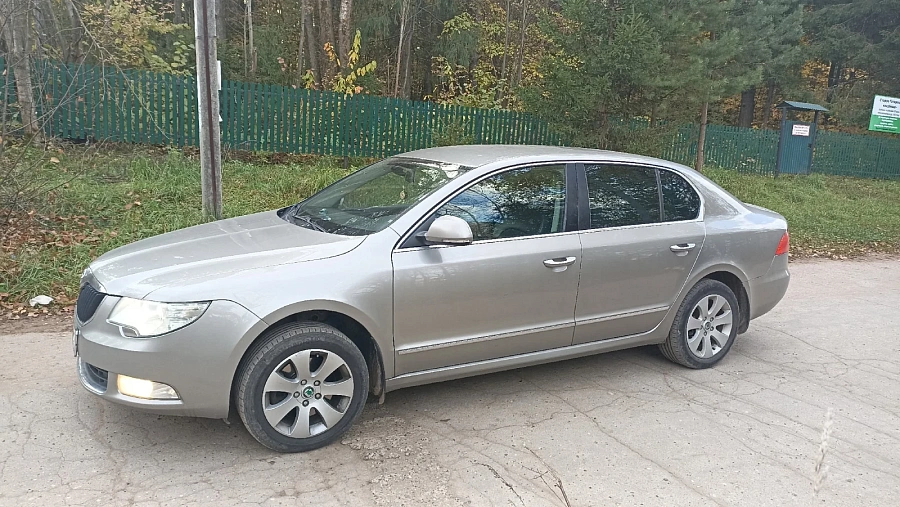 Skoda Superb, 2011г., передний привод, автомат