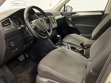 Volkswagen Tiguan, 2018г, передний привод, автомат
