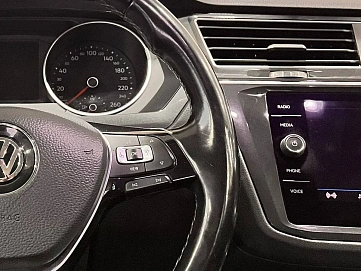 Volkswagen Tiguan, 2018г, передний привод, робот