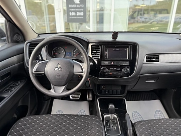 Mitsubishi Outlander, 2017г, передний привод, вариатор