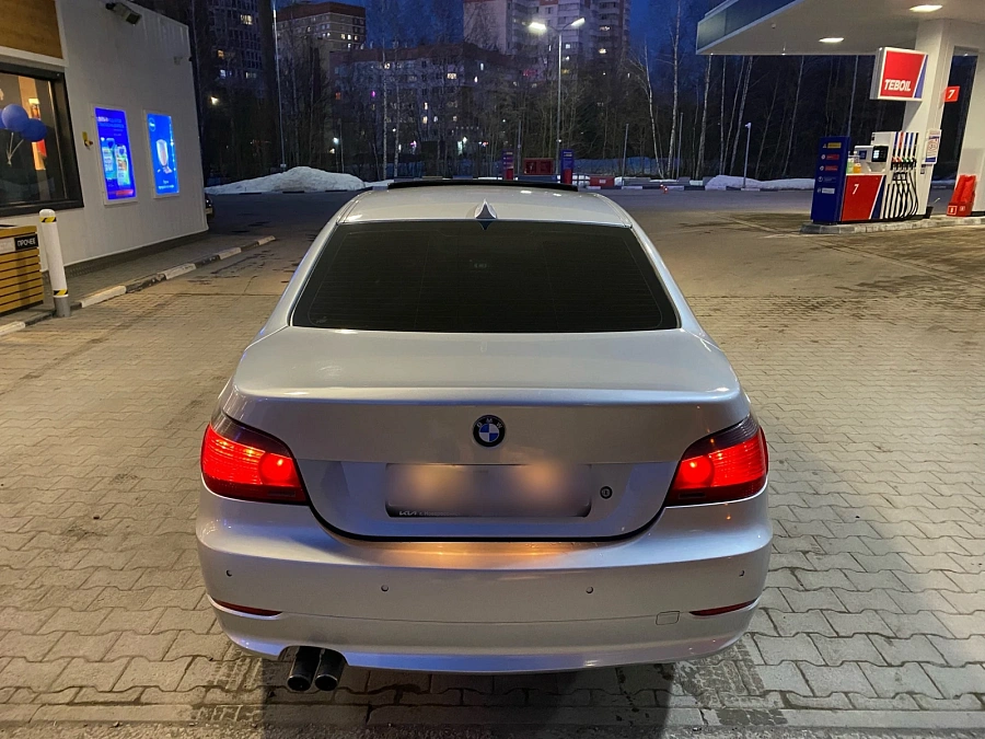 BMW 5 серии, 2004г., задний привод, автомат