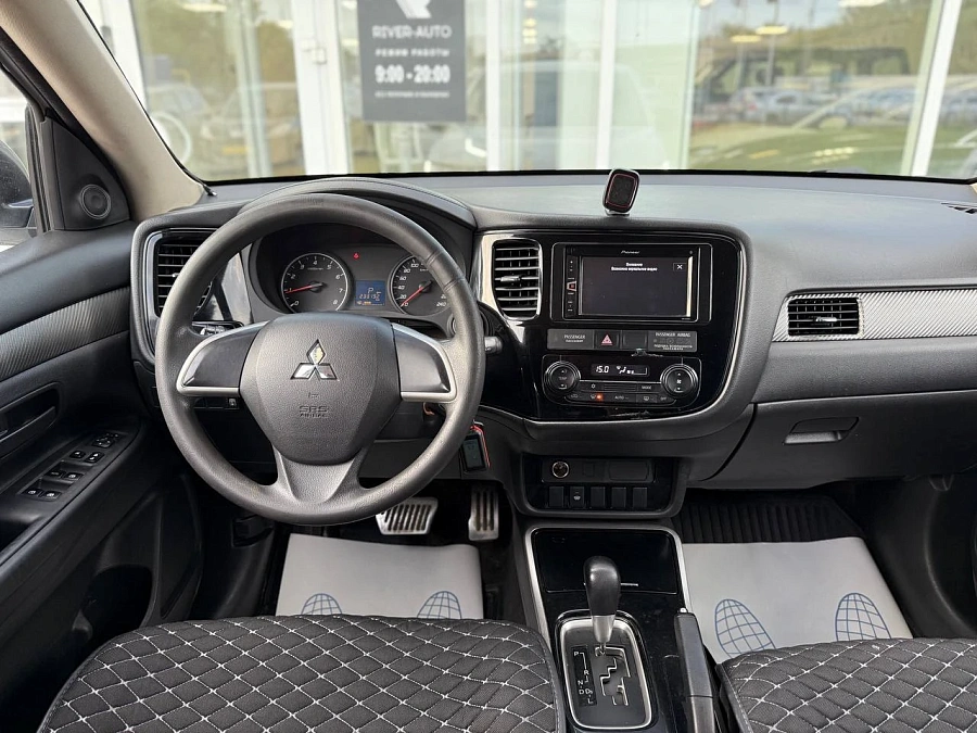 Mitsubishi Outlander, 2017г., передний привод, вариатор