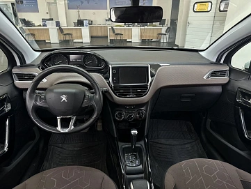 Peugeot 2008, 2014г, передний привод, автомат