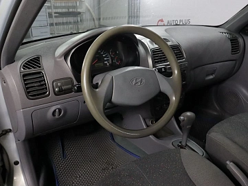 Hyundai Accent, 2010г, передний привод, автомат
