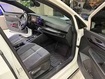 Volkswagen Golf, 2023г, передний привод, робот