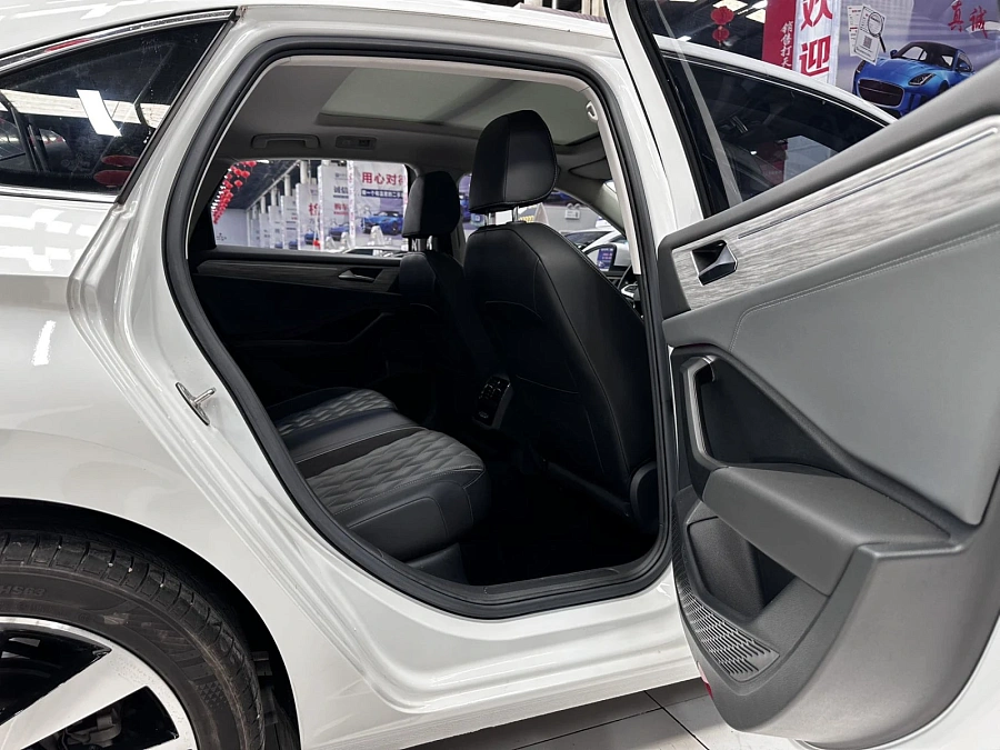 Volkswagen Jetta, 2022г., передний привод, автомат