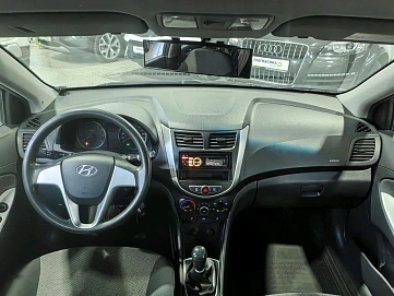 Hyundai Solaris, 2011г., передний привод, механика