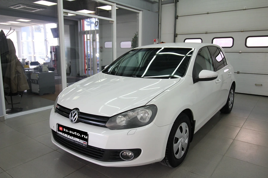 Volkswagen Golf, 2010г., передний привод, механика