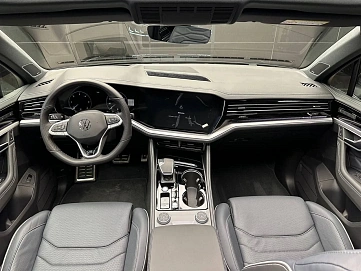Volkswagen Touareg, 2025г, полный привод, автомат